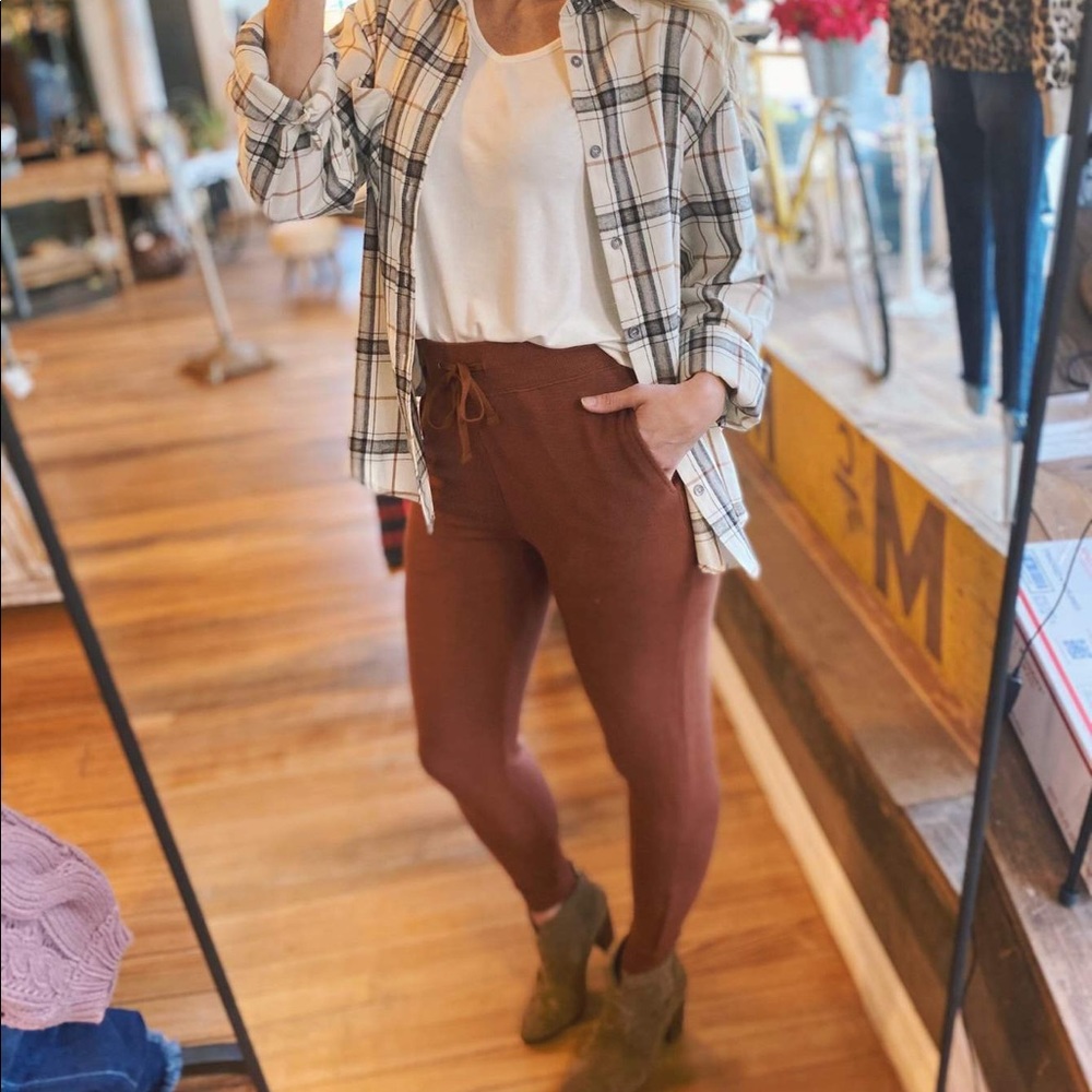 ULTRA COMFORTABLE JOGGERS-HAZELNUT - Picture 10 of 10